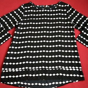 The limited half sleeve printed blouse